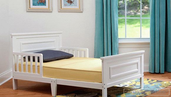 Krevet za trogodišnje dete sa bočnim stranama - 1