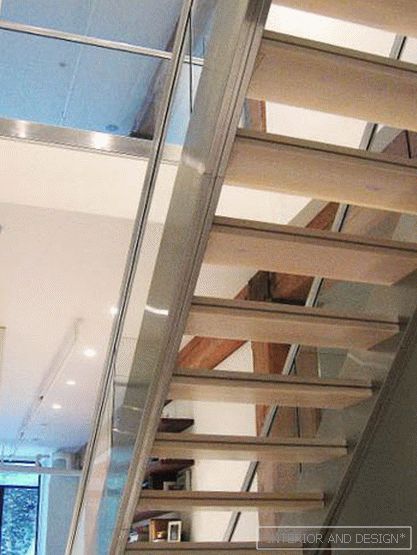 Dizajnirajte metalne stepenice do drugog sprata