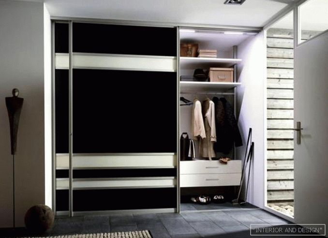 Karakteristike klizne garderobe za hodnik